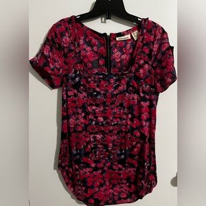 DKNY Floral blouse. Size S. 100% cotton.